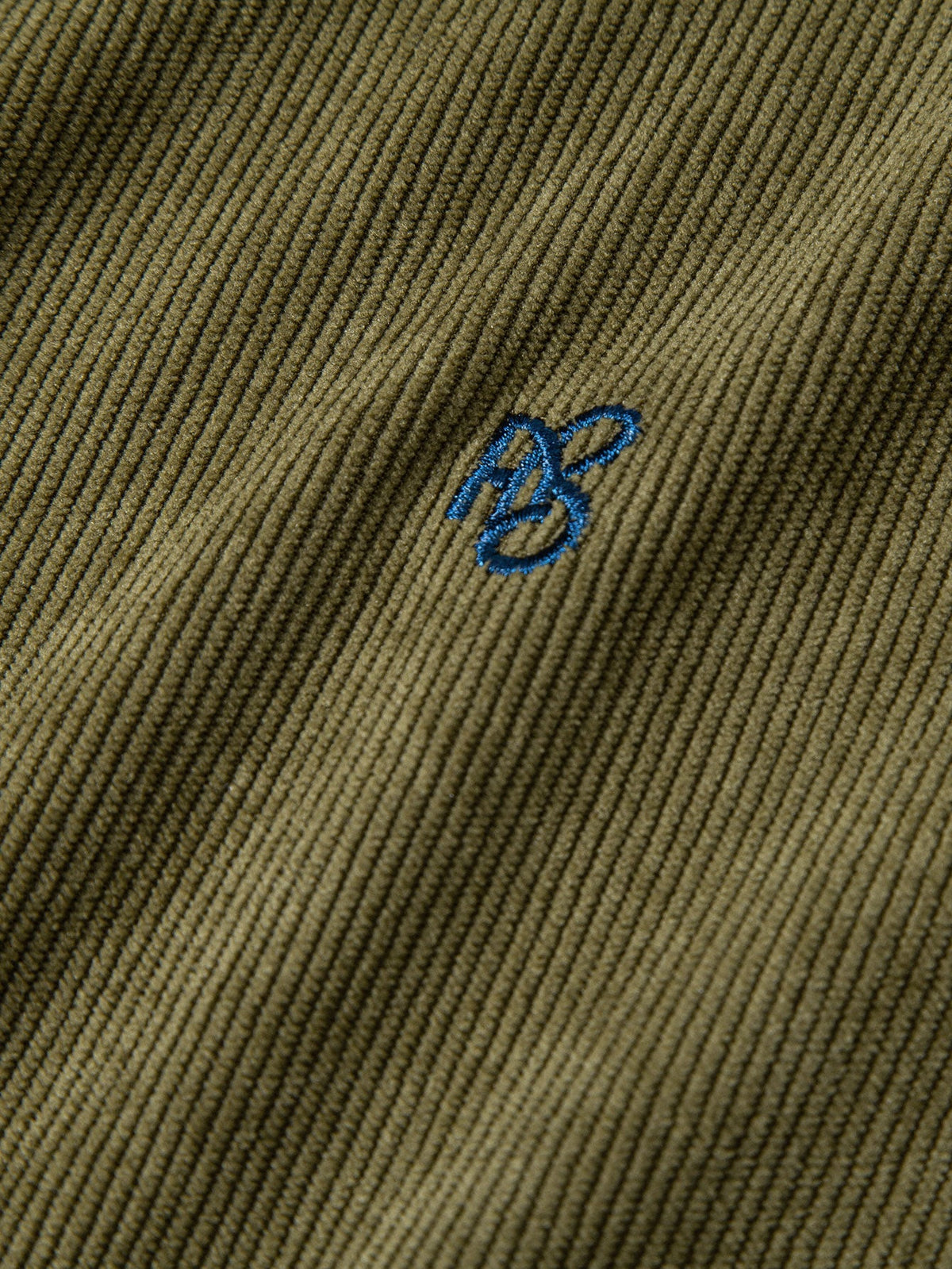 Camisa de manga larga con cuello alto