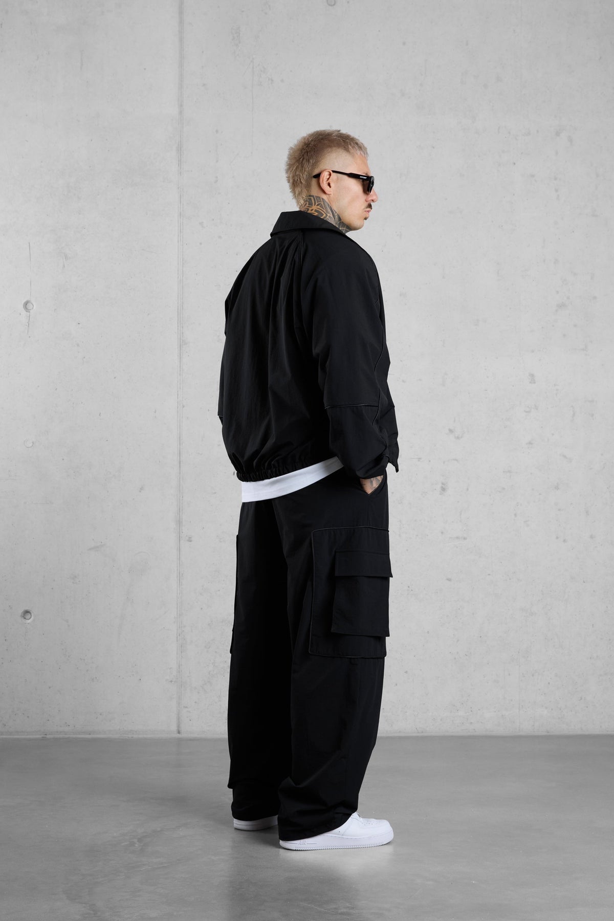 Chaqueta deportiva de nailon negra