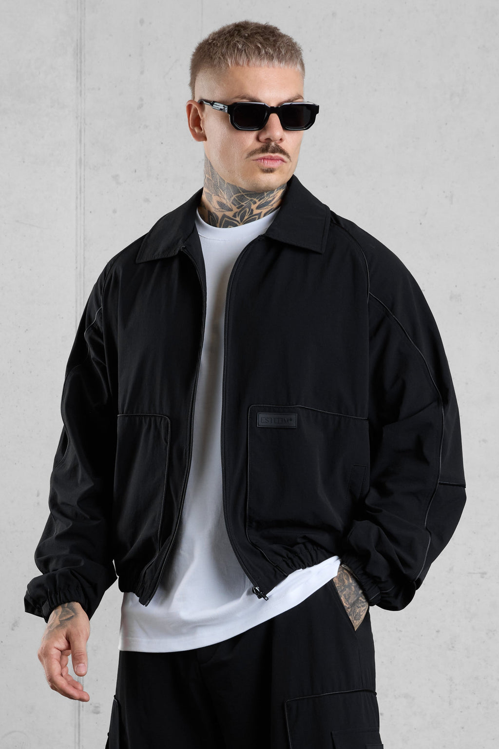 Chaqueta deportiva de nailon negra