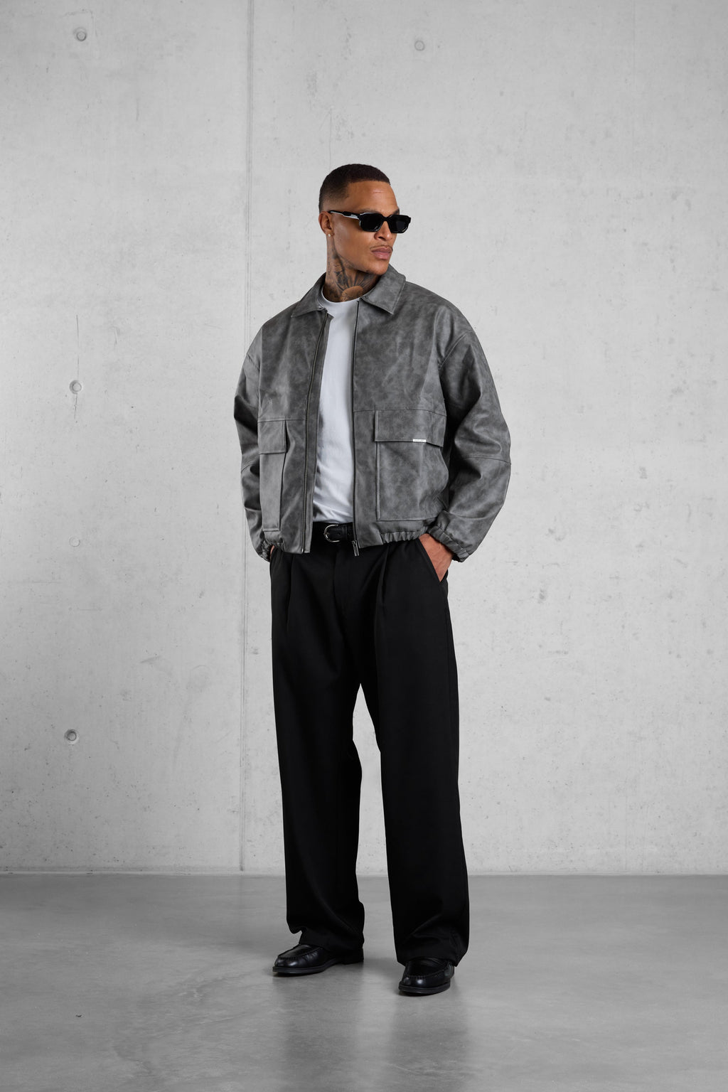 Pantalones negros anchos de corte sastre