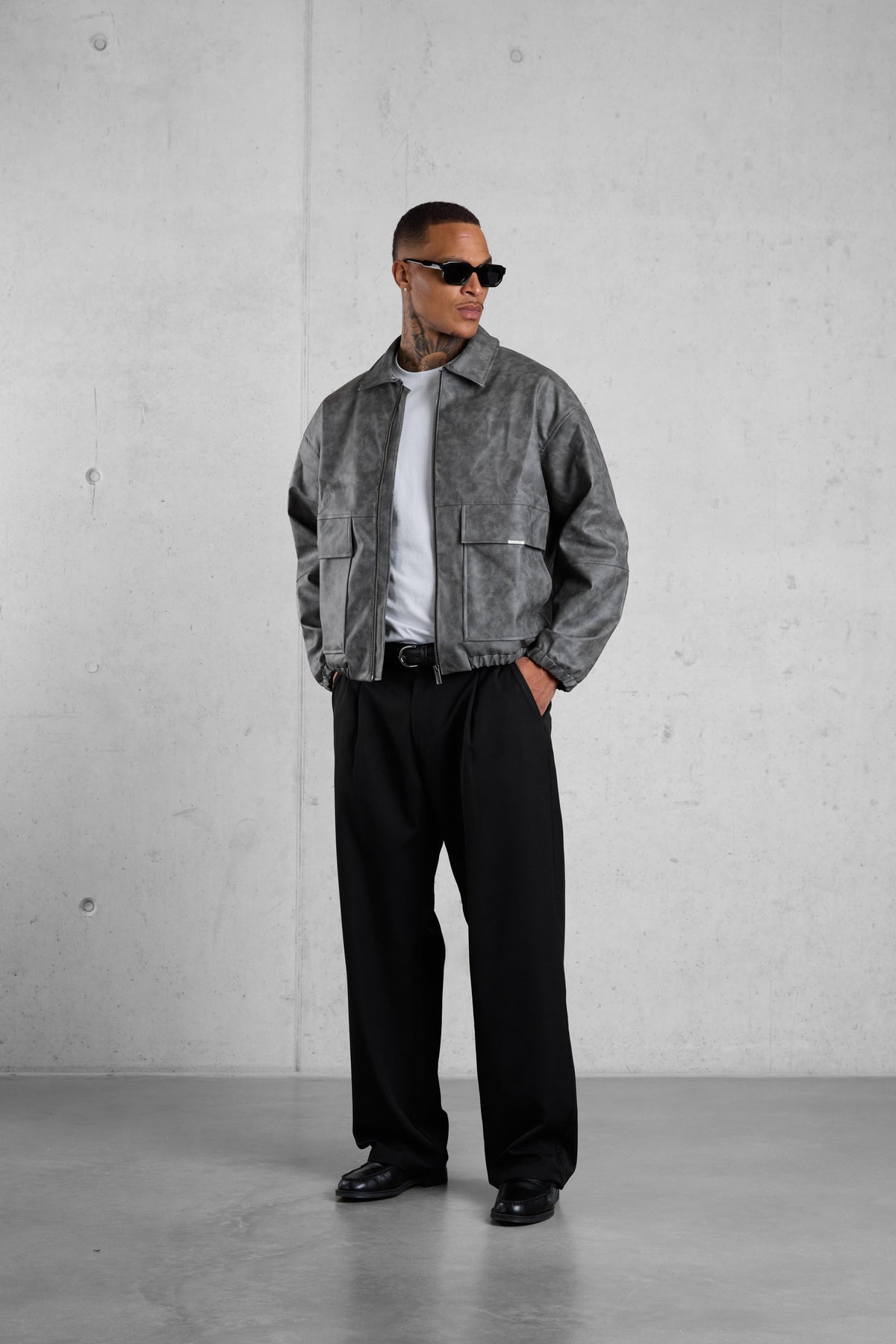 Pantalones negros anchos de corte sastre
