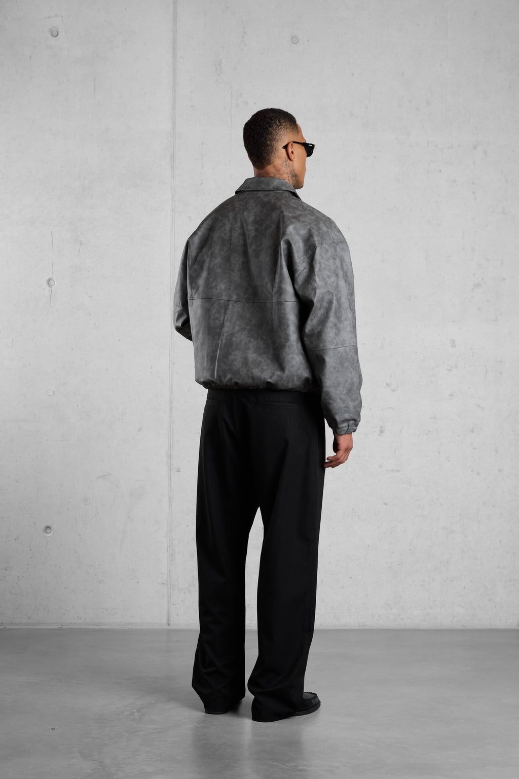 Pantalones negros anchos de corte sastre